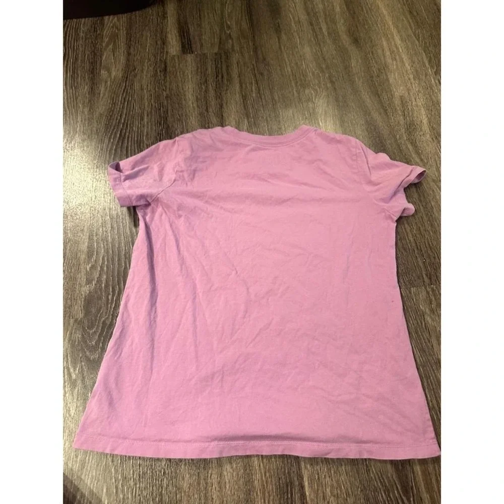 Nike women's  T Shirt Lavender Logo Graphic Tee Size M - Picture 2 of 3